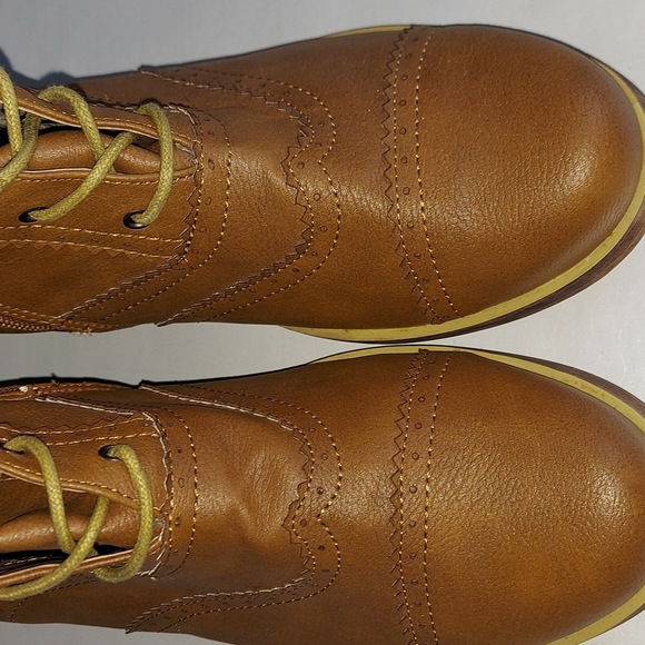 GC Tan Lace Up Boots - Picture 4 of 5